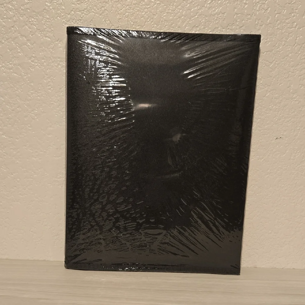 Cardinal ShowFile Presentation Book in Black with Blue Insert
